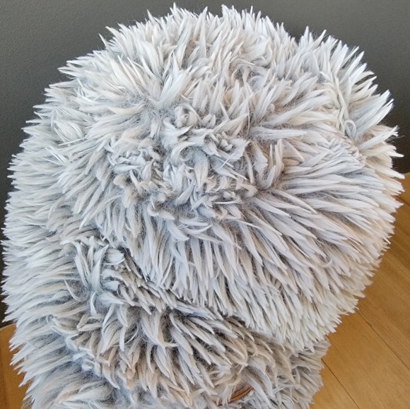 FRYE Arctic Luxe Faux Fur Throw Blanket - Picture 7 of 11